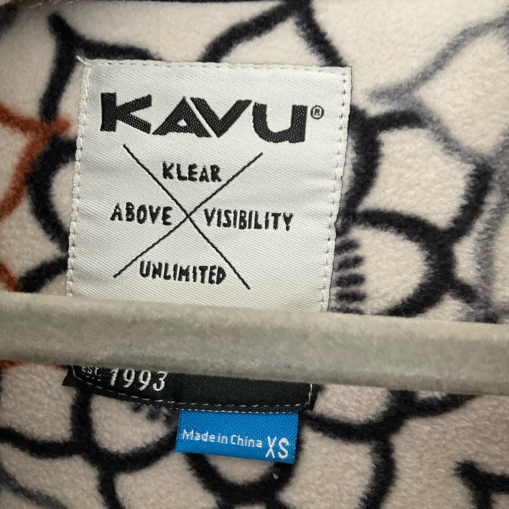 KAVU, patterned fleece/hoodie - Picture 12 of 12